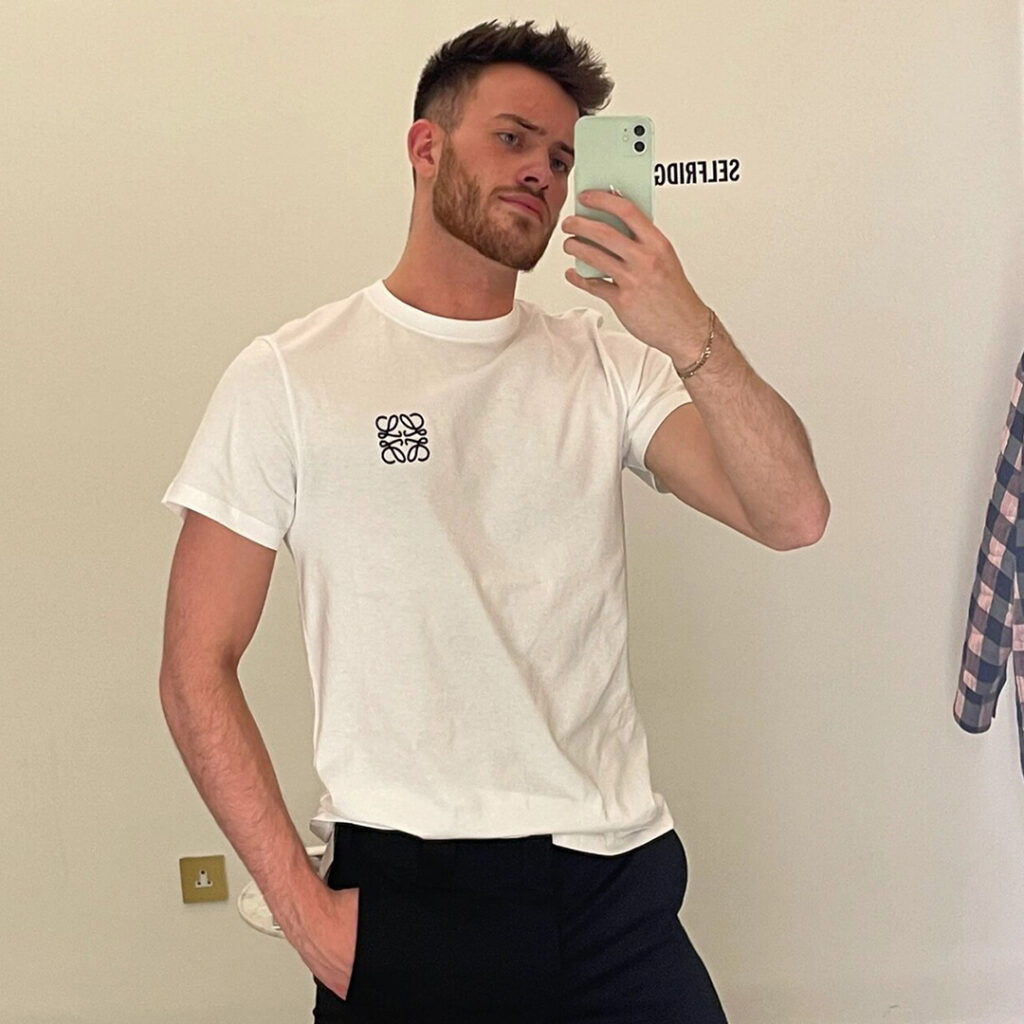 Loewe 로에베 아나그램 로고 베이직 반팔 티셔츠 “2COLOR” 레플리카 2번 이미지 - 의류 | 세미샵 레플리카 사이트