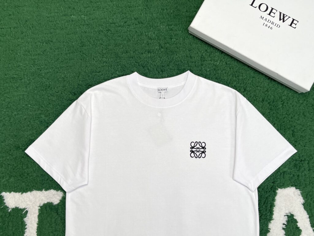 Loewe 로에베 아나그램 로고 베이직 반팔 티셔츠 “2COLOR” 레플리카 6번 이미지 - 의류 | 세미샵 레플리카 사이트