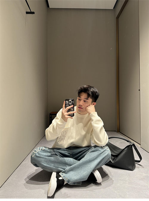 Loewe 로에베 아나그램 포켓 오버사이즈 맨투맨 3컬러 레플리카 25번 이미지 - 의류 | 세미샵 레플리카 사이트