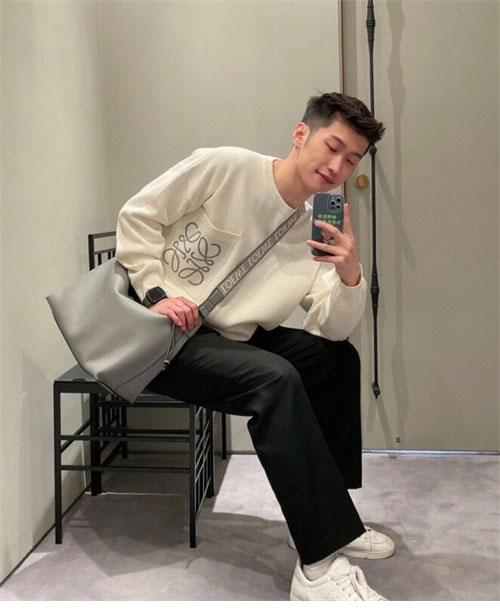 Loewe 로에베 아나그램 포켓 오버사이즈 맨투맨 3컬러 레플리카 26번 이미지 - 의류 | 세미샵 레플리카 사이트