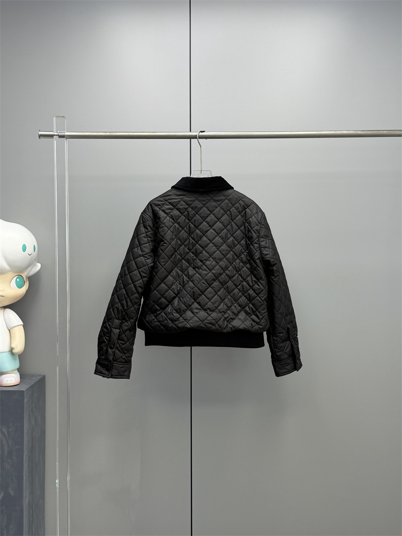 로에베 로에베 올오버 다이아 퀼팅 코듀로이 숏 자켓 레플리카 3번 이미지 - 의류 | 세미샵 레플리카 사이트