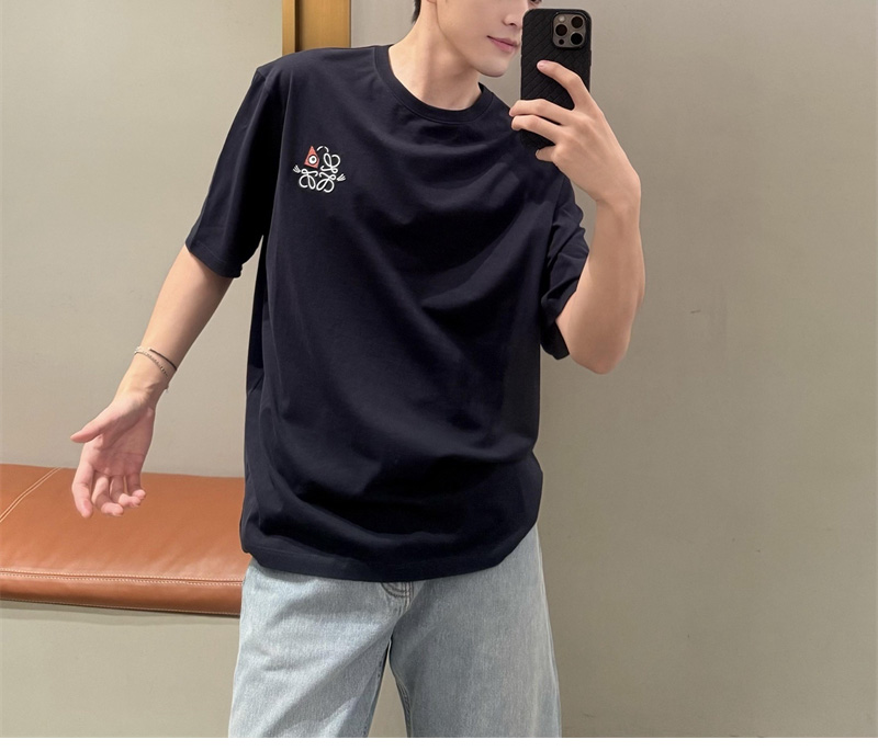 로에베 로에베 퓨처리스트 캣츠 아나그램 크루넥 반팔 티셔츠 레플리카 2번 이미지 - 의류 | 세미샵 레플리카 사이트