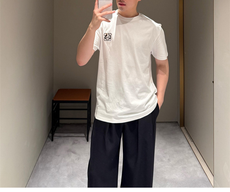 로에베 로에베 퓨처리스트 캣츠 아나그램 크루넥 반팔 티셔츠 레플리카 15번 이미지 - 의류 | 세미샵 레플리카 사이트