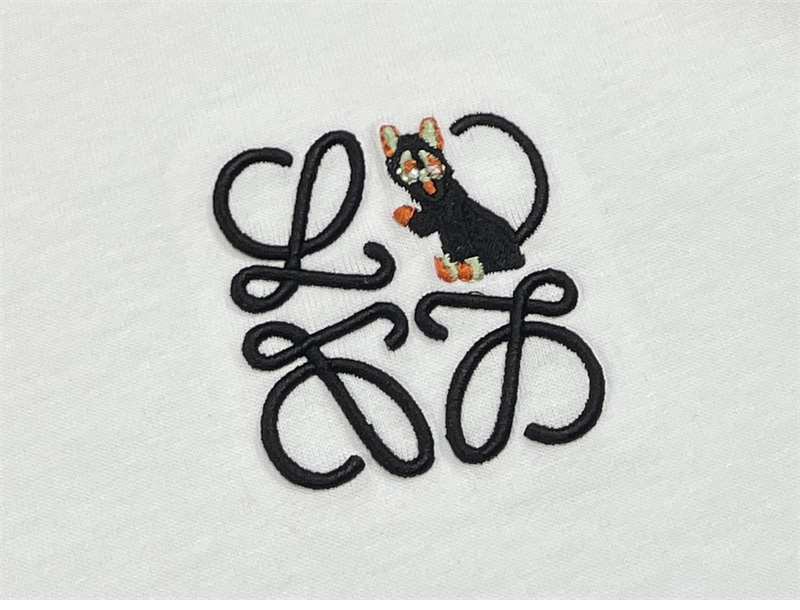 로에베 로에베 퓨처리스트 캣츠 아나그램 크루넥 반팔 티셔츠 레플리카 13번 이미지 - 의류 | 세미샵 레플리카 사이트