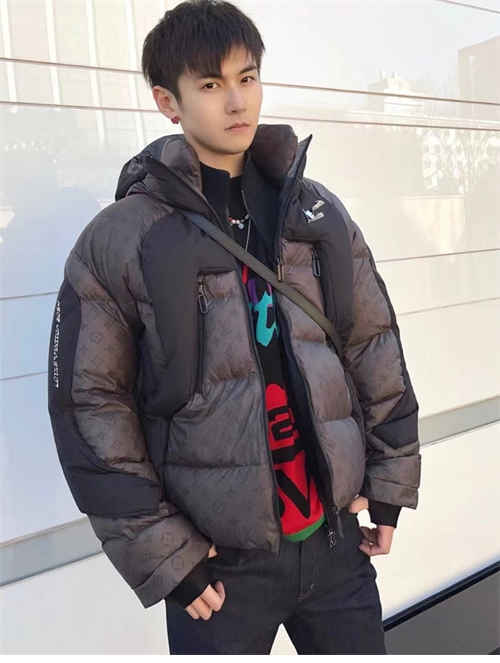 Louis Vuitton 루이비통 2054 히트 모노그램 리액티브 푸퍼 자켓 레플리카 3번 이미지 - 의류 | 세미샵 레플리카 사이트