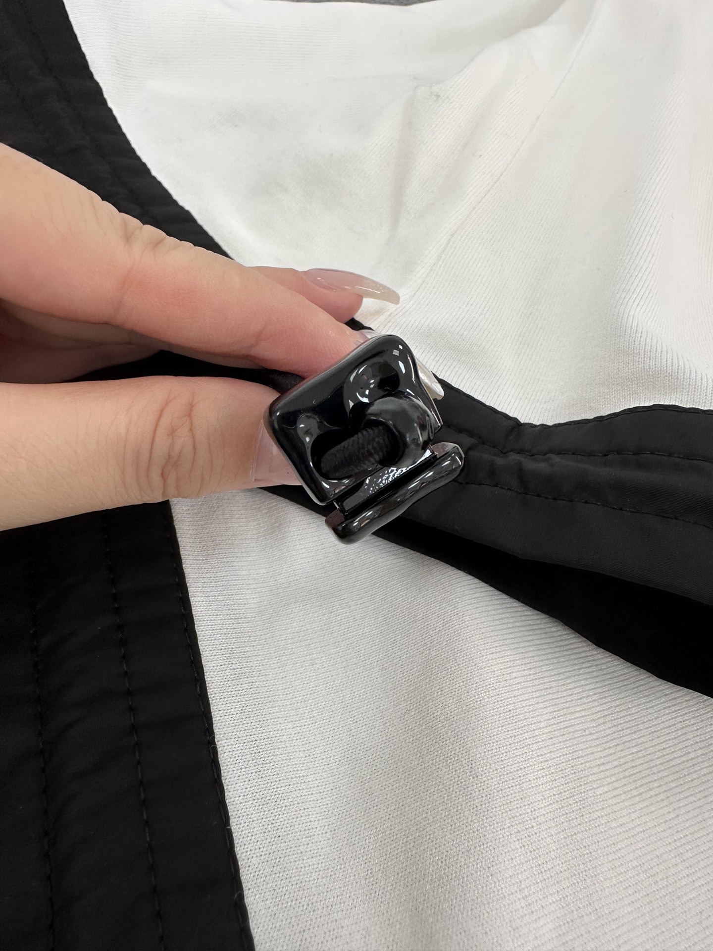 루이비통 23SS 하이브리드 코튼 반팔 티셔츠 화이트 - 상세 이미지