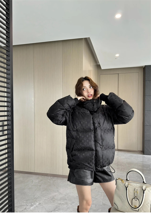 Louis Vuitton 루이비통 24FW 모노그램 푸퍼 자켓 레플리카 3번 이미지 - 의류 | 세미샵 레플리카 사이트