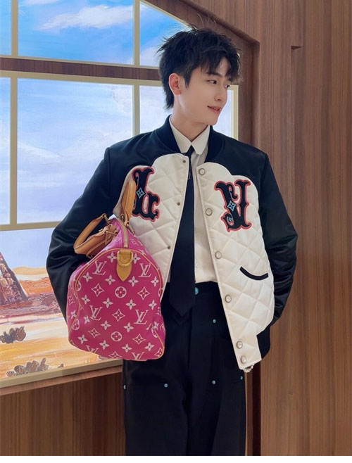 루이비통 24FW 바이컬러 새틴 봄버 자켓 1AFWK6 (세븐) - 상세 이미지