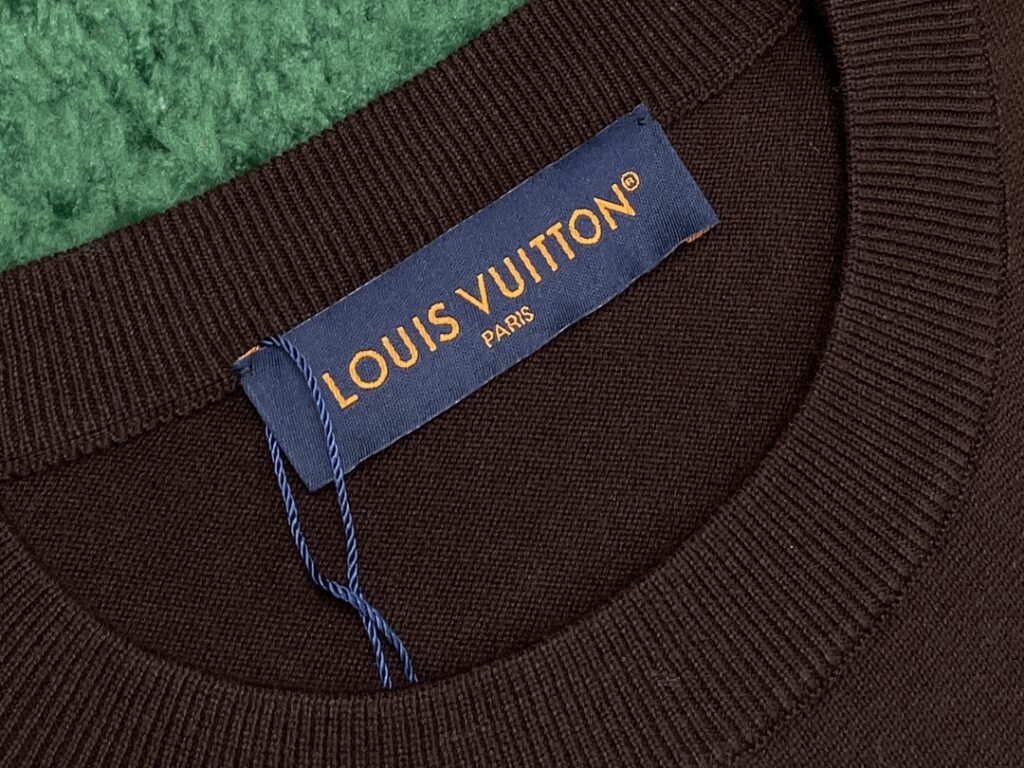 루이비통 24SS LV 로고 트렁크 니트 반팔티셔츠 브라운 - 상세 이미지