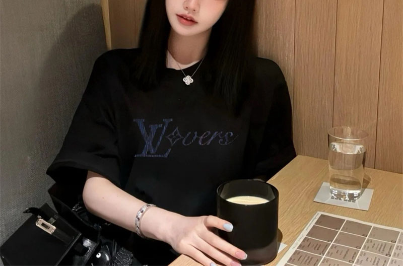 루이비통 25SS 이리데슨트 LV 남성 반팔 티셔츠 - 상세 이미지