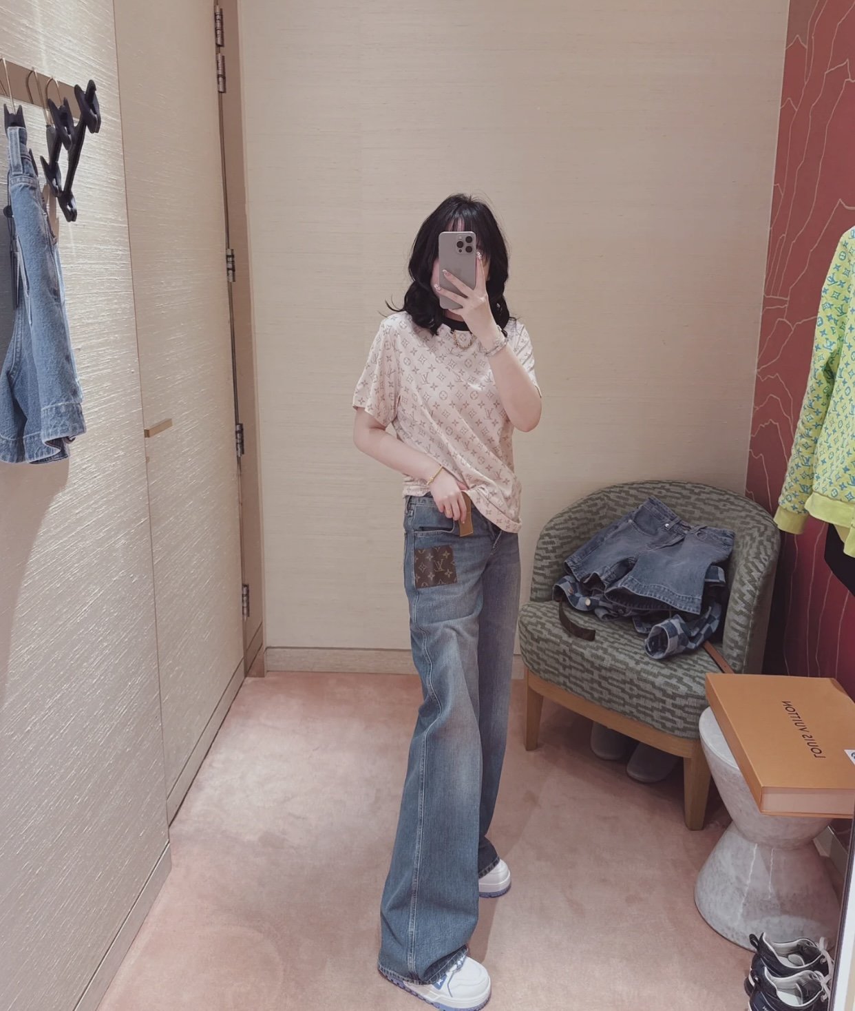 루이비통 3D 모노그램 그래픽 레큘러 핏 반팔 티셔츠 - 상세 이미지