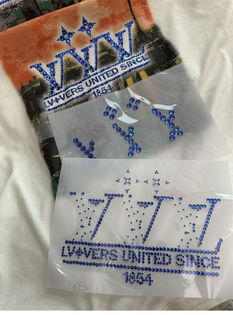 루이비통 LV Vers United 그래픽 반팔 티셔츠 - 상세 이미지
