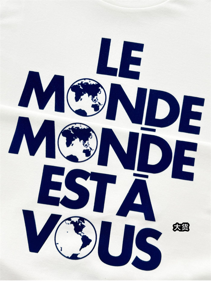루이비통 Le Monde Est À Vous 그래픽 반팔 티셔츠 - 상세 이미지