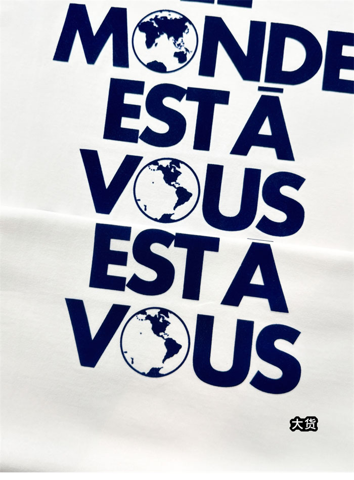루이비통 Le Monde Est À Vous 그래픽 반팔 티셔츠 - 상세 이미지
