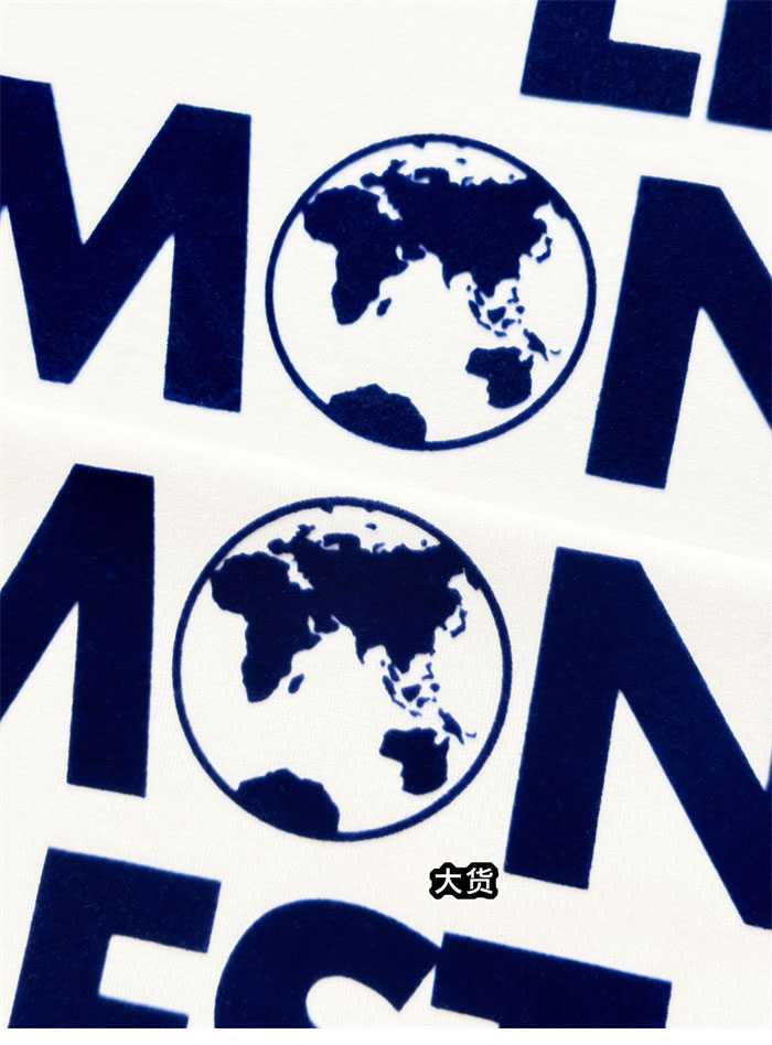 루이비통 Le Monde Est À Vous 그래픽 반팔 티셔츠 - 상세 이미지