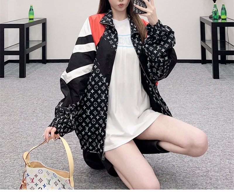 루이비통 x 니고 모노그램 프린티드 나일론 트랙수트 탑 (세븐) - 상세 이미지
