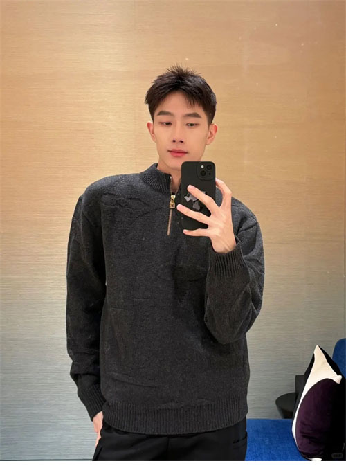 루이비통 x 박서보 모노그램 자카드 울 하프 지퍼 풀오버 니트 - 상세 이미지