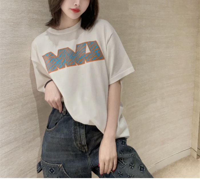 루이비통 그래픽 LVM 반팔 크루넥 티셔츠 - 상세 이미지