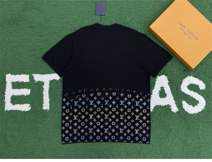 루이비통 라인스톤 크리스탈 모노그램 그라디언트 엠벨리시드 반팔 티셔츠 (레어) - 상세 이미지