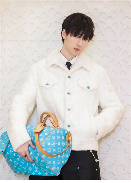 Louis Vuitton 루이비통 레진LV 밍크 트러커 자켓 레플리카 3번 이미지 - 의류 | 세미샵 레플리카 사이트