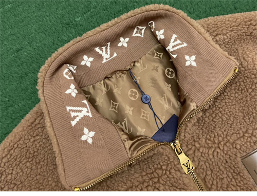 Louis Vuitton 루이비통 로고 패치 후리스 블루종 2컬러 레플리카 5번 이미지 - 의류 | 세미샵 레플리카 사이트