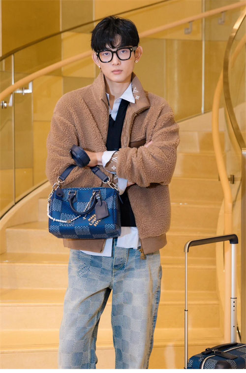 Louis Vuitton 루이비통 로고 패치 후리스 블루종 2컬러 레플리카 13번 이미지 - 의류 | 세미샵 레플리카 사이트