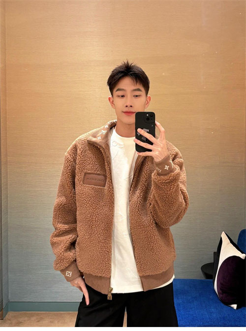 Louis Vuitton 루이비통 로고 패치 후리스 블루종 2컬러 레플리카 16번 이미지 - 의류 | 세미샵 레플리카 사이트