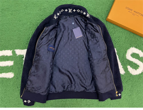 Louis Vuitton 루이비통 로고 패치 후리스 블루종 2컬러 레플리카 23번 이미지 - 의류 | 세미샵 레플리카 사이트
