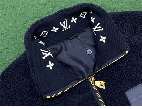 Louis Vuitton 루이비통 로고 패치 후리스 블루종 2컬러 레플리카 24번 이미지 - 의류 | 세미샵 레플리카 사이트