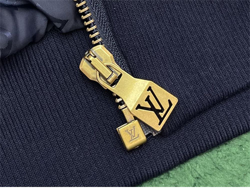 Louis Vuitton 루이비통 로고 패치 후리스 블루종 2컬러 레플리카 26번 이미지 - 의류 | 세미샵 레플리카 사이트