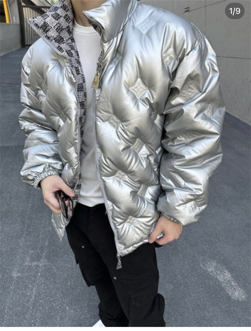 Louis Vuitton 루이비통 메탈릭 모노그램 플라워스 리버서블 퍼퍼 재킷 1AAA6G 레플리카 3번 이미지 - 의류 | 세미샵 레플리카 사이트