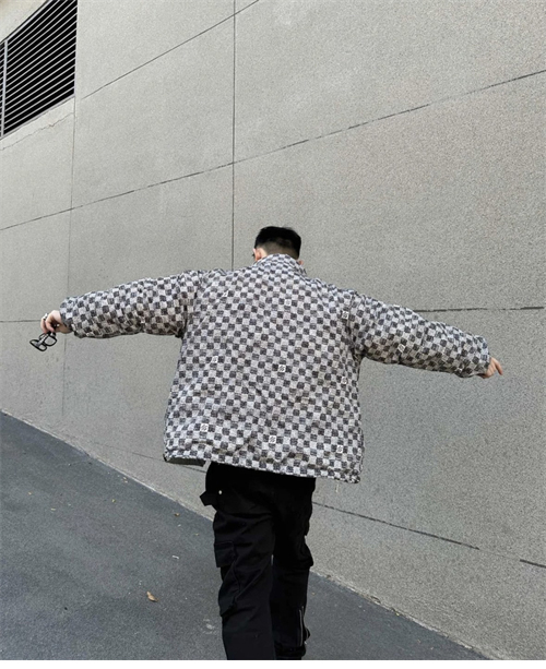 Louis Vuitton 루이비통 메탈릭 모노그램 플라워스 리버서블 퍼퍼 재킷 1AAA6G 레플리카 4번 이미지 - 의류 | 세미샵 레플리카 사이트