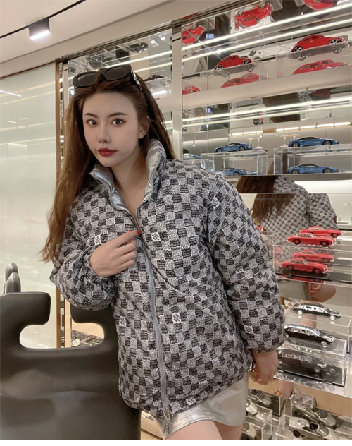 Louis Vuitton 루이비통 메탈릭 모노그램 플라워스 리버서블 퍼퍼 재킷 1AAA6G 레플리카 7번 이미지 - 의류 | 세미샵 레플리카 사이트