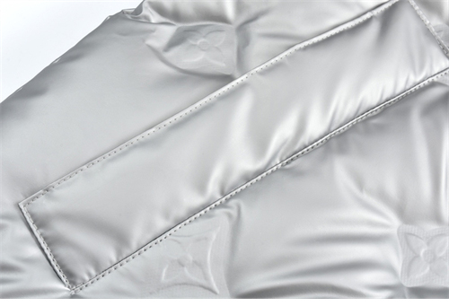 Louis Vuitton 루이비통 메탈릭 모노그램 플라워스 리버서블 퍼퍼 재킷 1AAA6G 레플리카 13번 이미지 - 의류 | 세미샵 레플리카 사이트