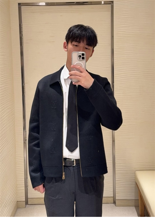 Louis Vuitton 루이비통 모노그램 LV 엠보스드 울 블루종 레플리카 4번 이미지 - 의류 | 세미샵 레플리카 사이트