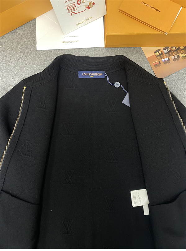 Louis Vuitton 루이비통 모노그램 LV 엠보스드 울 블루종 레플리카 13번 이미지 - 의류 | 세미샵 레플리카 사이트