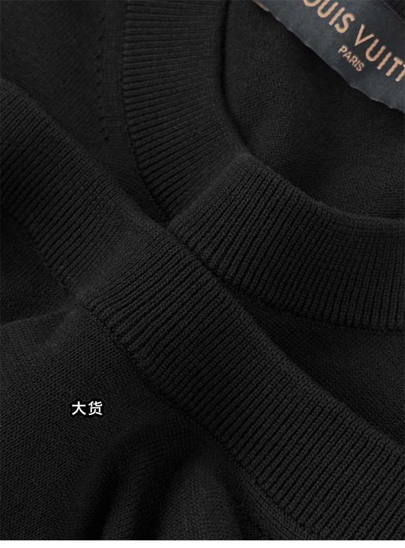 루이비통 모노그램 그라디언트 엠벨리시드 크루넥 반팔 티셔츠 - 상세 이미지