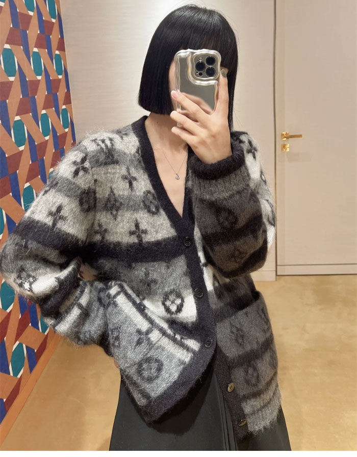 루이비통 루이비통 모노그램 모헤어 니트 가디건 레플리카 4번 이미지 - 의류 | 세미샵 레플리카 사이트