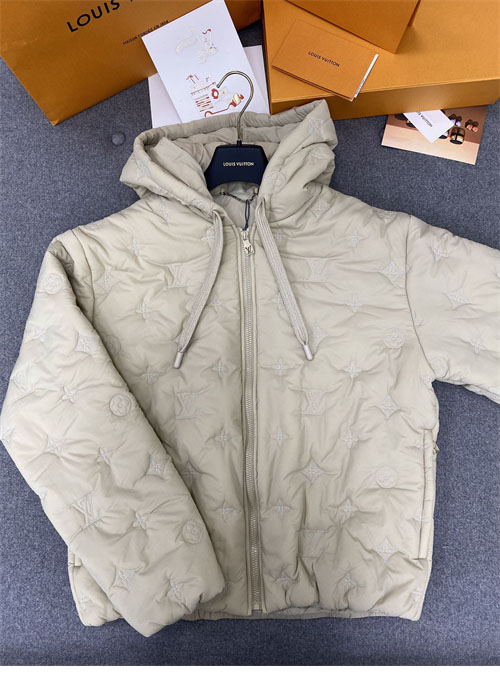 루이비통 루이비통 모노그램 퀼티드 나일론 후드 블루종 레플리카 16번 이미지 - 의류 | 세미샵 레플리카 사이트