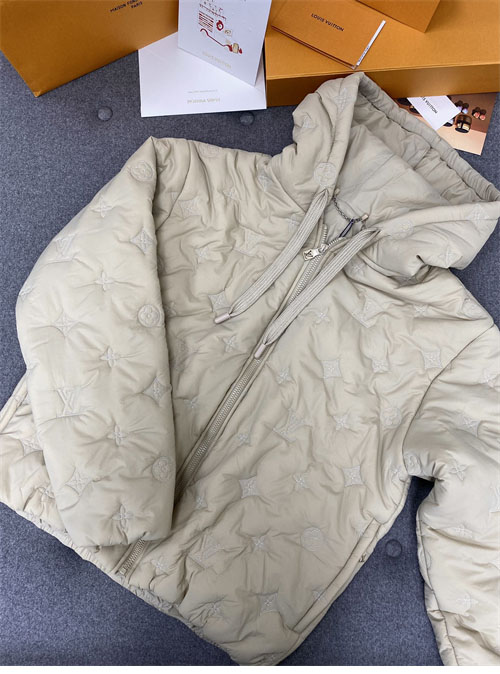 루이비통 루이비통 모노그램 퀼티드 나일론 후드 블루종 레플리카 11번 이미지 - 의류 | 세미샵 레플리카 사이트