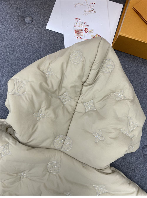 루이비통 루이비통 모노그램 퀼티드 나일론 후드 블루종 레플리카 18번 이미지 - 의류 | 세미샵 레플리카 사이트