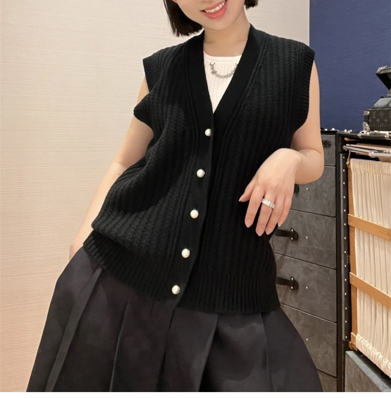 Louis Vuitton 루이비통 블랙 V넥 니트 베스트 레플리카 4번 이미지 - 의류 | 세미샵 레플리카 사이트