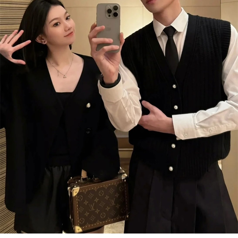 Louis Vuitton 루이비통 블랙 V넥 니트 베스트 레플리카 6번 이미지 - 의류 | 세미샵 레플리카 사이트