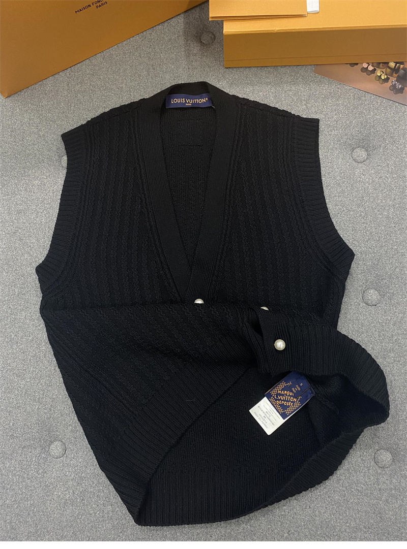 Louis Vuitton 루이비통 블랙 V넥 니트 베스트 레플리카 8번 이미지 - 의류 | 세미샵 레플리카 사이트