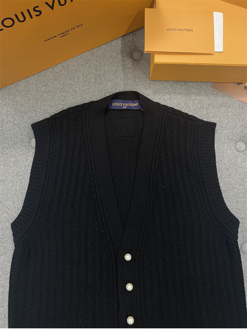 Louis Vuitton 루이비통 블랙 V넥 니트 베스트 레플리카 9번 이미지 - 의류 | 세미샵 레플리카 사이트
