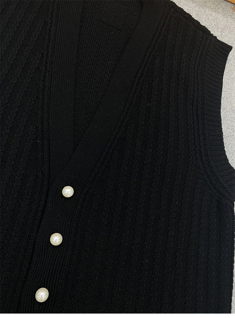 Louis Vuitton 루이비통 블랙 V넥 니트 베스트 레플리카 10번 이미지 - 의류 | 세미샵 레플리카 사이트