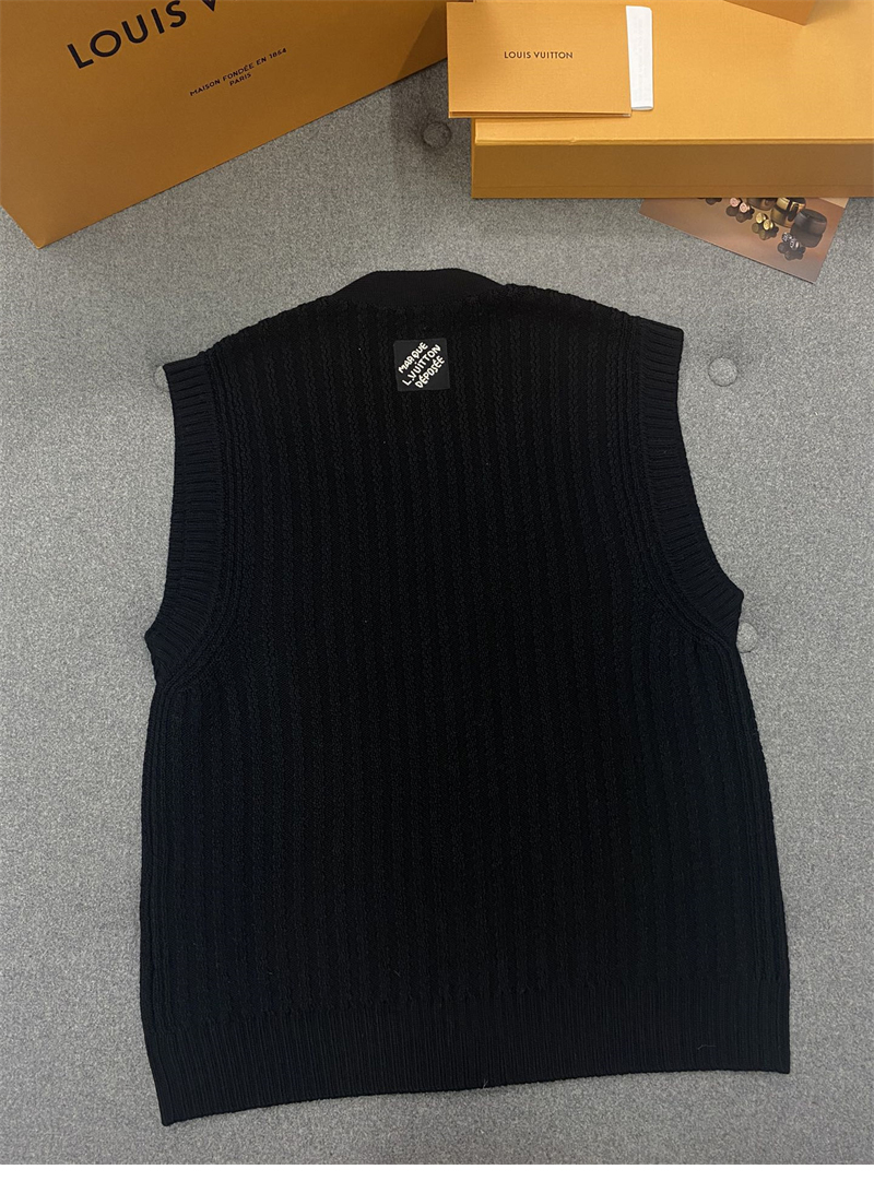 Louis Vuitton 루이비통 블랙 V넥 니트 베스트 레플리카 13번 이미지 - 의류 | 세미샵 레플리카 사이트