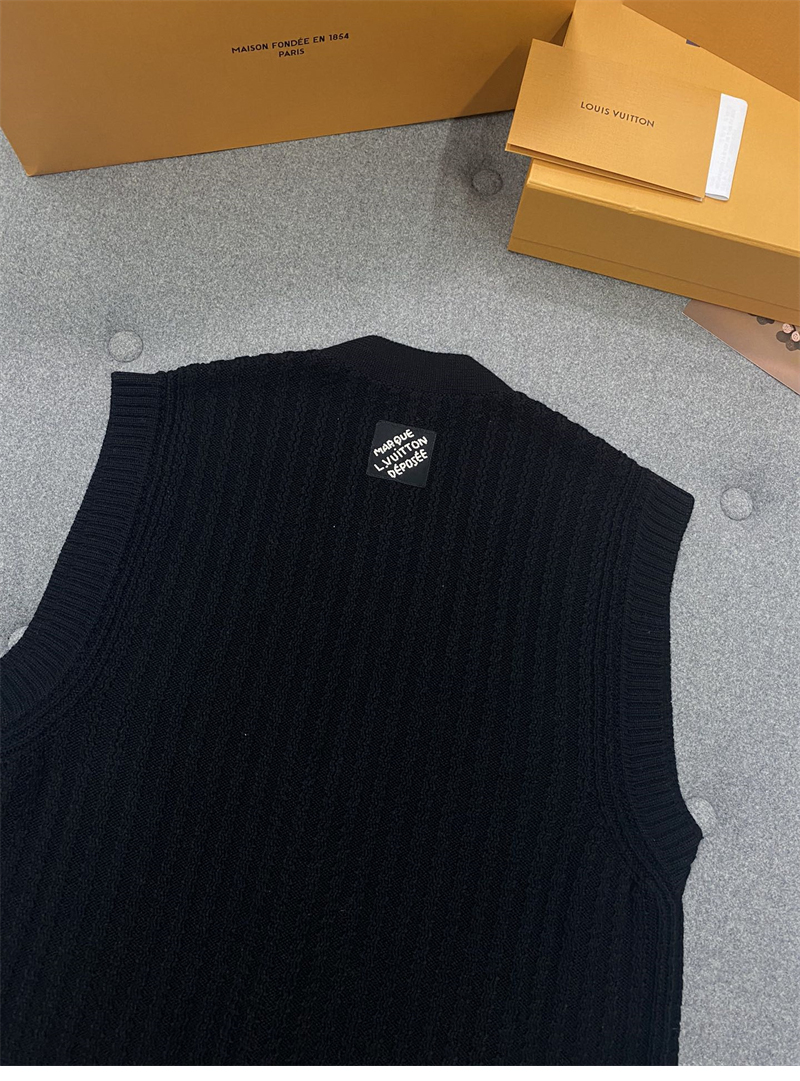 Louis Vuitton 루이비통 블랙 V넥 니트 베스트 레플리카 14번 이미지 - 의류 | 세미샵 레플리카 사이트