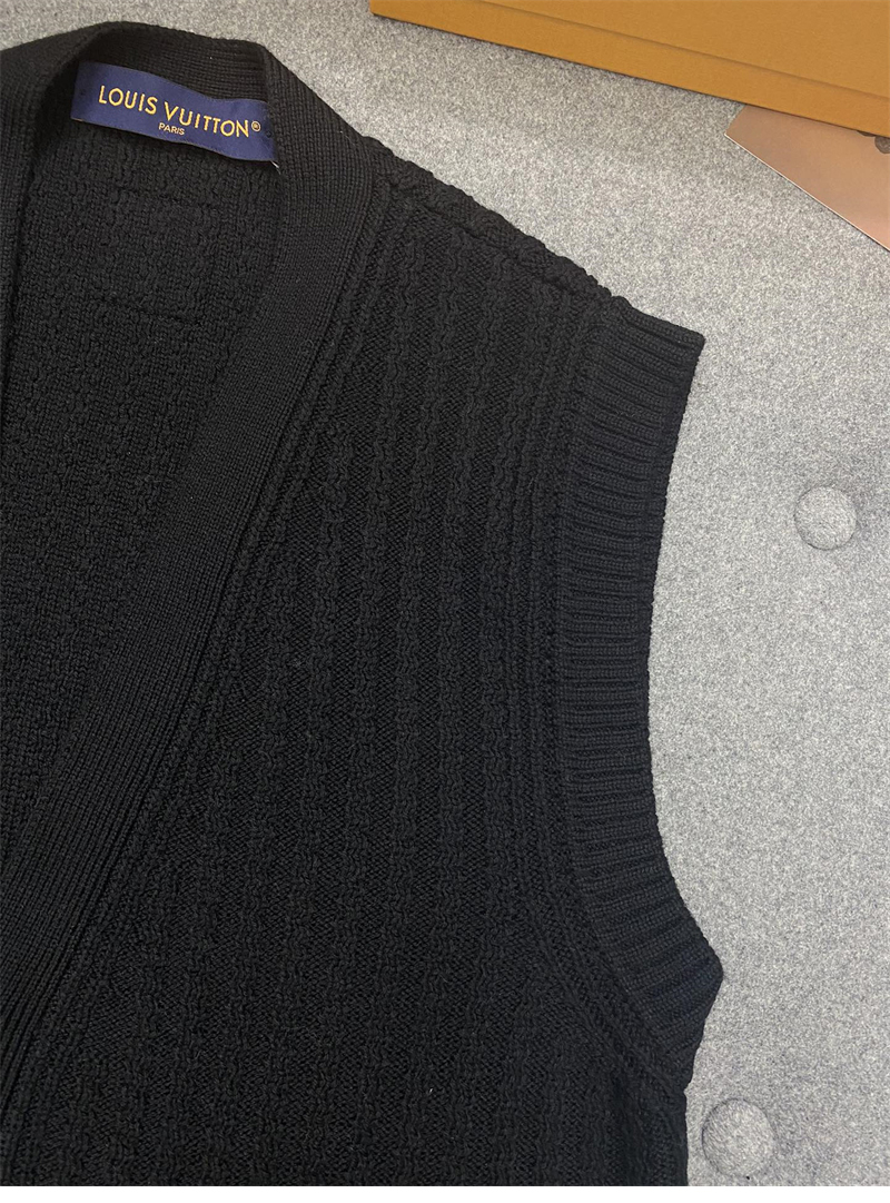 Louis Vuitton 루이비통 블랙 V넥 니트 베스트 레플리카 15번 이미지 - 의류 | 세미샵 레플리카 사이트