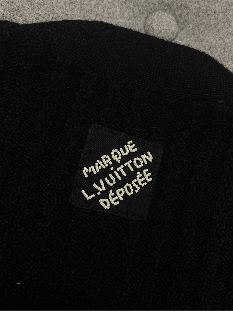 Louis Vuitton 루이비통 블랙 V넥 니트 베스트 레플리카 17번 이미지 - 의류 | 세미샵 레플리카 사이트